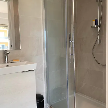 Appartement Bord De Cannes